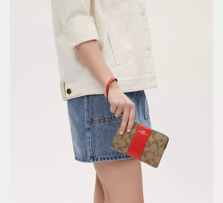 MUÑEQUERA COACH SIGNATURE CANVAS