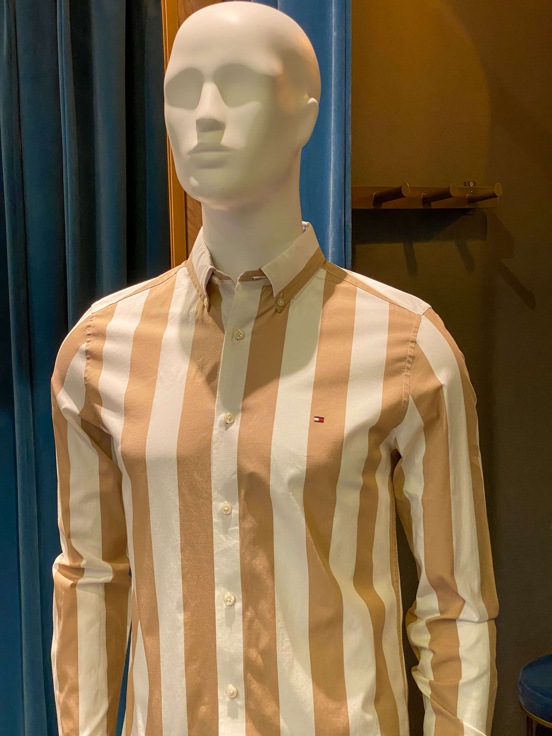 CAMISA MANGA LARGA CON RAYAS VERTICALES (Slim Fit)