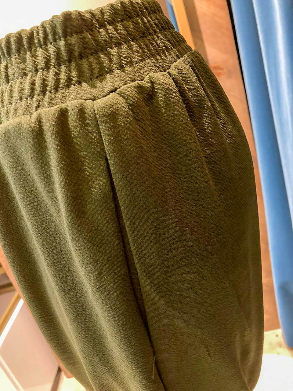 Pantalon ligero y holgado