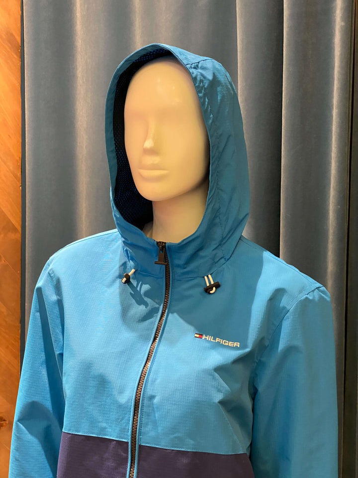 CHAQUETA AZUL CON CAPUCHA