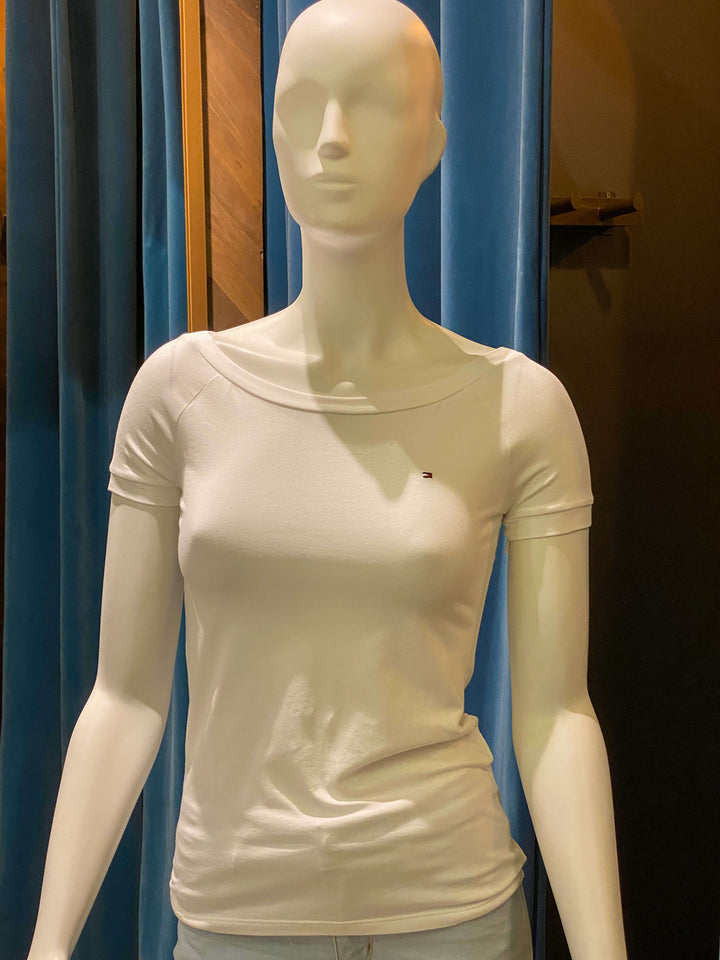 CAMISETA BASICA CUELLO BANDEJA