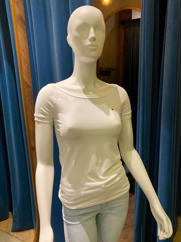 CAMISETA BASICA CUELLO BANDEJA