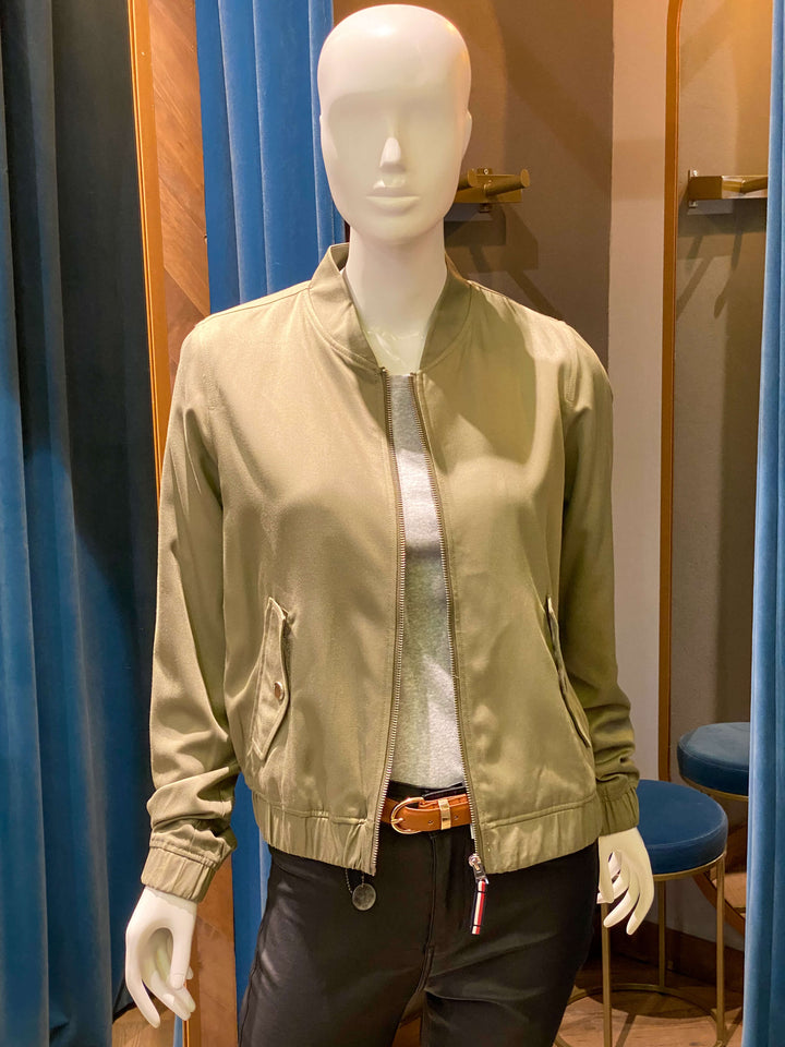 CHAQUETA LIGERA TIPO BOMBER JACKET