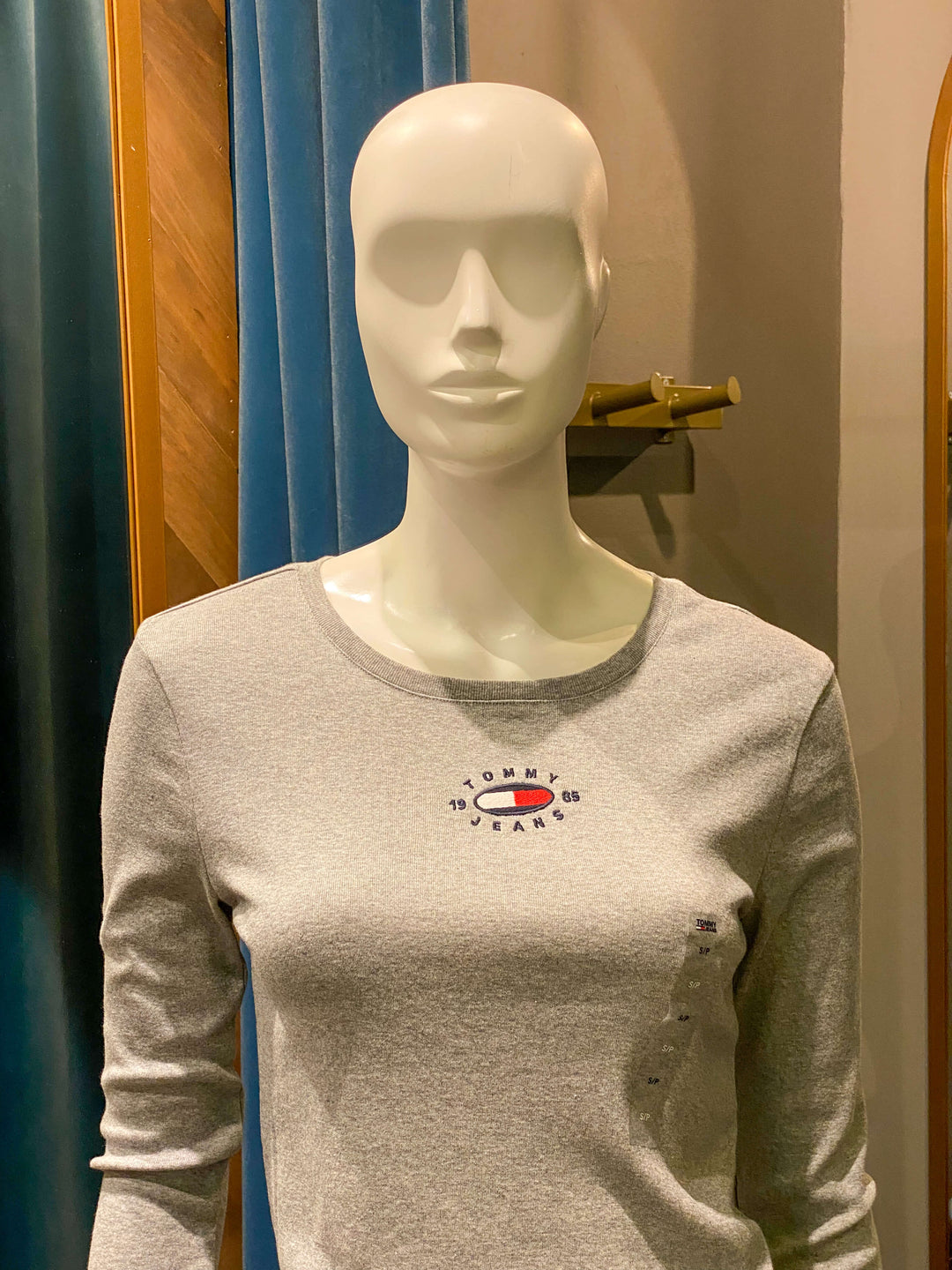 CAMIBUSO CROP LOGO TOMMY JEANS 1985