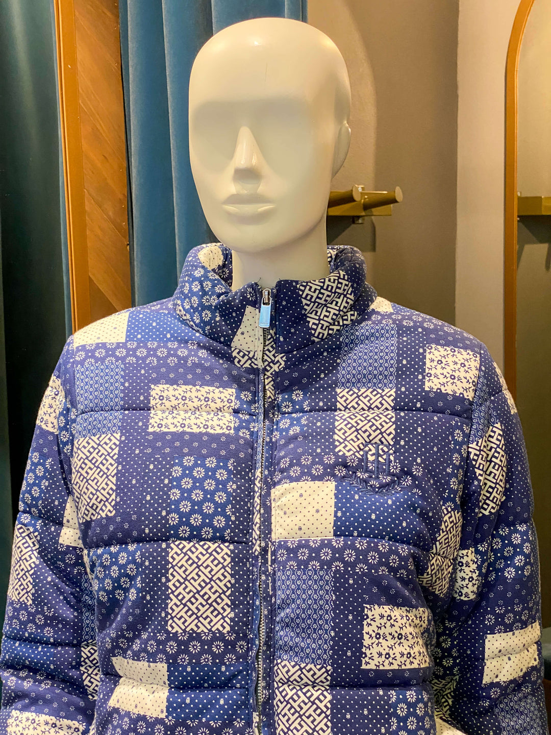 CHAQUETA PRINT AZUL ACOLCHADA TOMMY HILFIGER PRIMALOFT