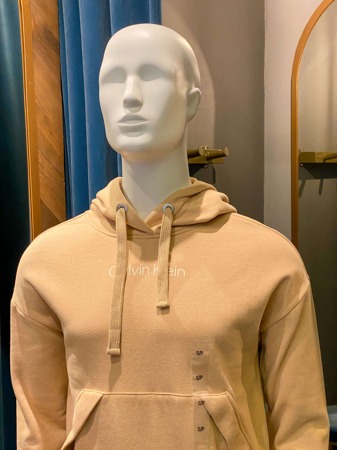 BUZO CON CHOMPA OVERSIZED LOGO CALVIN KLEIN