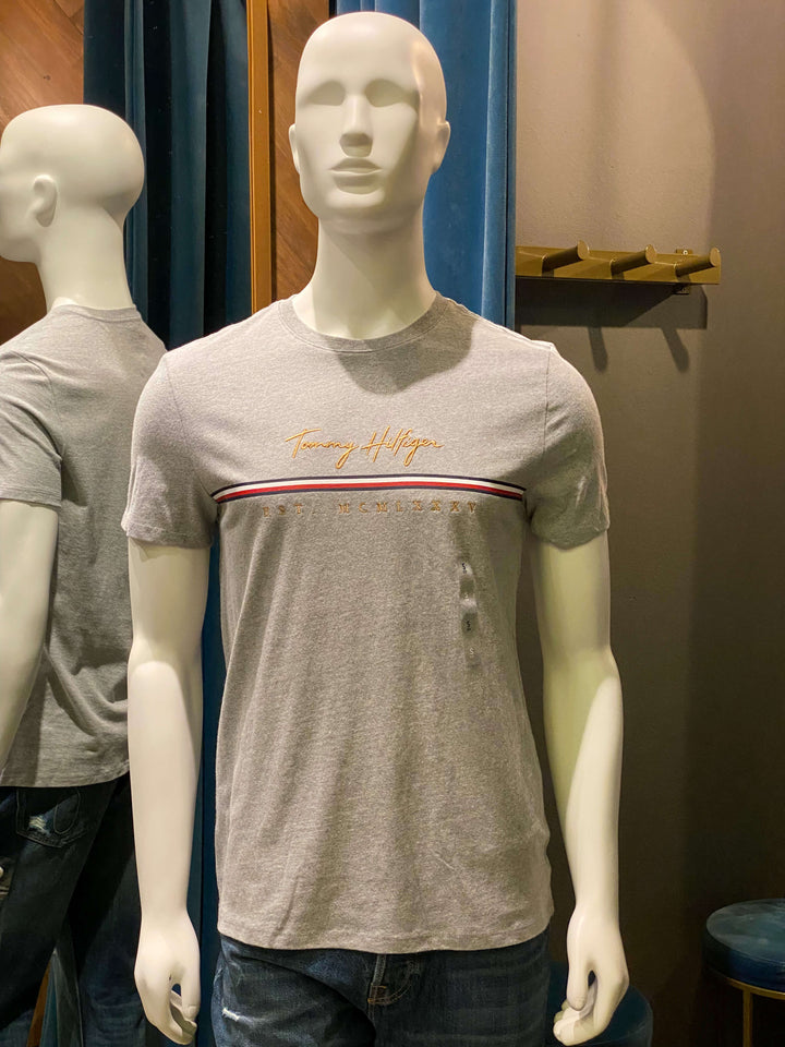 CAMISETA TOMMY ESSENTIALS BORDADO DORADO