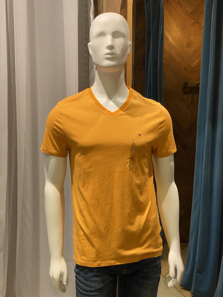 CAMISETA BASICA CUELLO V TOMMY HILFIGER